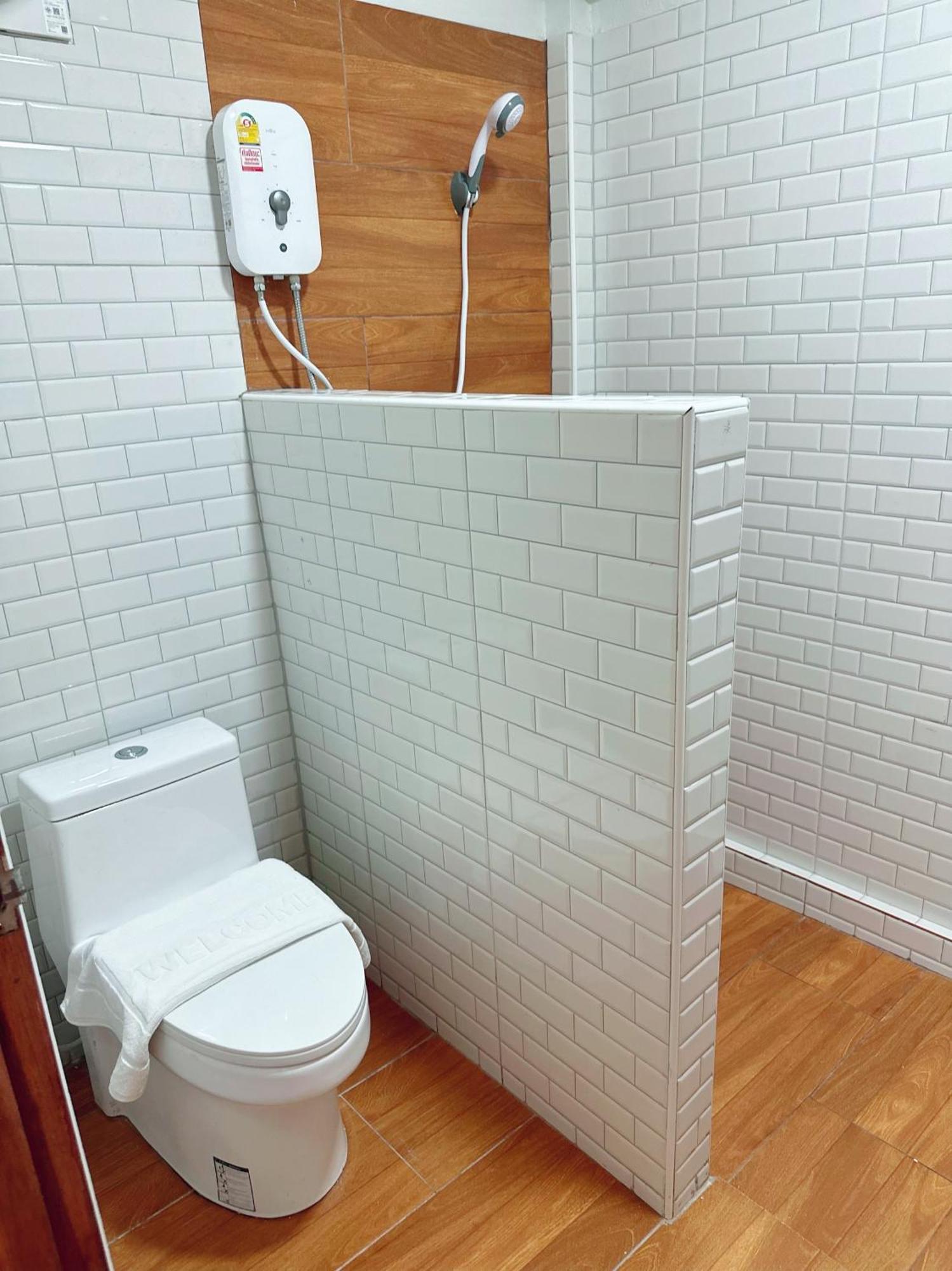 Service Apartment ห้อง102 ใจกลางเมืองใกล้แหล่งท่องเที่ยว Lampang Exterior foto